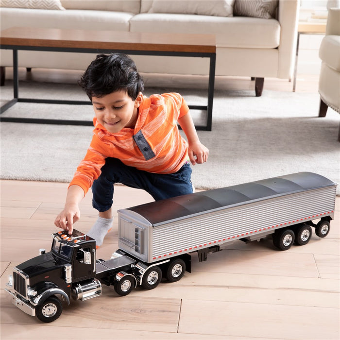 1:16 Peterbilt Truck with Grain Trailer