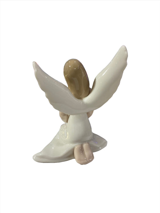 Kneeling Cream Elegant Angel with Dove