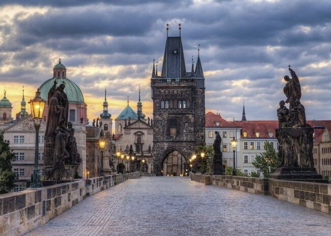 Ravensburger Puzzle | 1000pc | Walk Across Charles Bridge, Prague