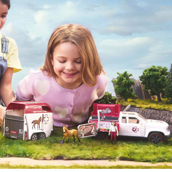 Schleich | Horse Club | Mobile vet with trailer