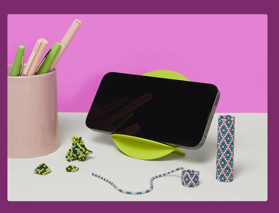 Speks | The Show Off Stand - White